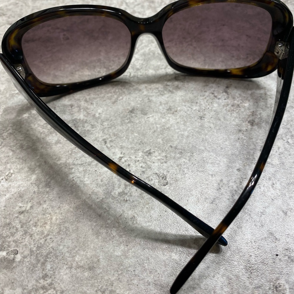 Vera Wang Sunglasses ๐ - Picture 2 of 5